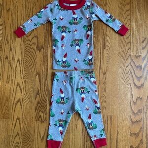 Hanna Andersson Gnome Print Pajama Set - Red and Gray